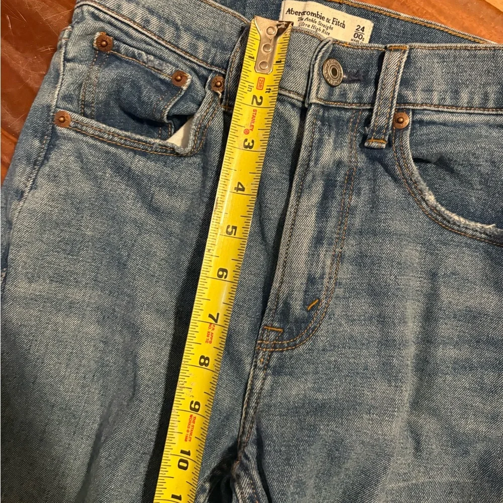 Abercrombie & Fitch Straight Leg Jeans‎ Women’s Size 24 Light Wash (0578)
